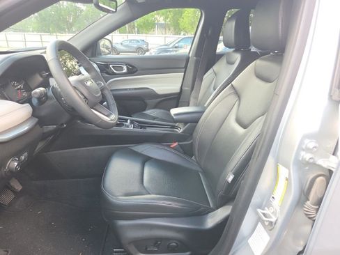 Used 2025 Jeep Compass Limited AWD/4WD image 3
