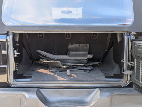 Used 2018 Jeep Wrangler Unlimited Sport S image 8