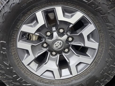 Used 2019 Toyota Tacoma TRD Off-Road w/ Technology Package AWD/4WD image 27