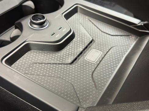 Used 2022 BMW iX xDrive50 w/ Premium Package image 33