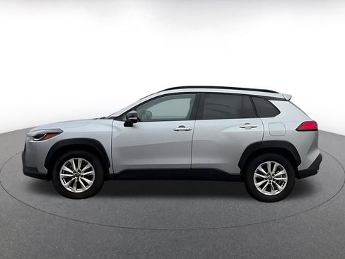 Used 2025 Toyota Corolla Cross LE image 9