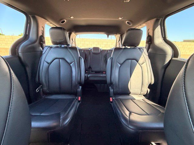 Certified 2025 Chrysler Pacifica Select FWD image 17