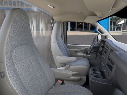 New 2025 Chevrolet Express 3500 image 17