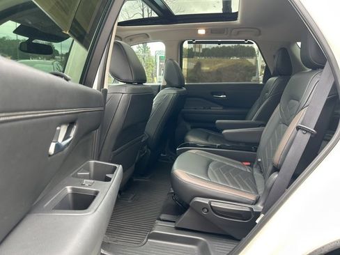 Used 2022 Nissan Pathfinder Platinum w/ Cargo Package image 9