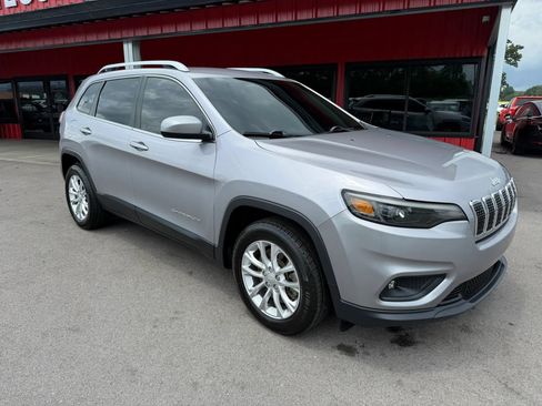 Used 2019 Jeep Cherokee Latitude w/ Popular Appearance Group FWD image 1
