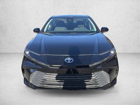 Used 2025 Toyota Camry LE image 2