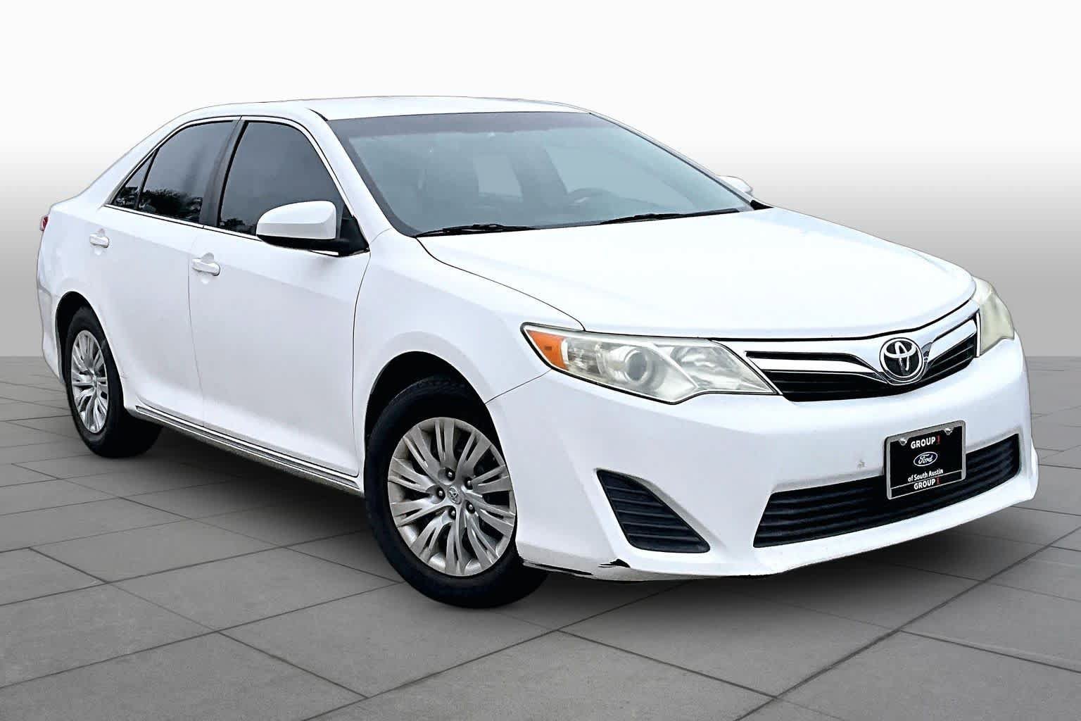 Used 2012 Toyota Camry LE FWD image 3