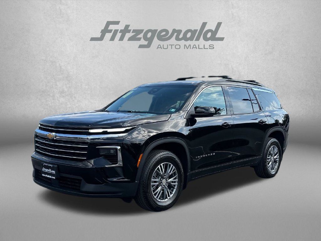 Used 2025 Chevrolet Traverse LT w/ LPO, Floor Liner Package FWD image 3