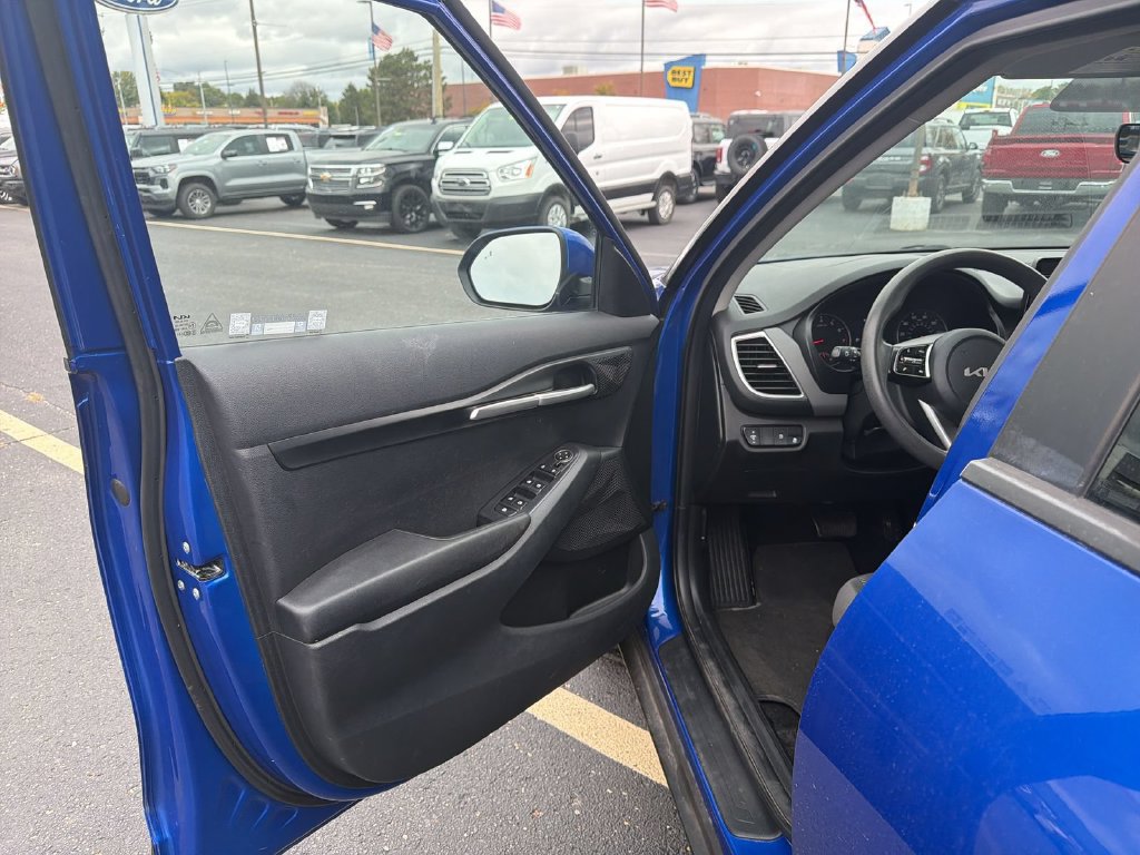 Used 2022 Kia Seltos LX AWD/4WD image 11