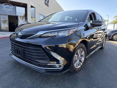 Used 2024 Toyota Sienna XLE FWD image 7