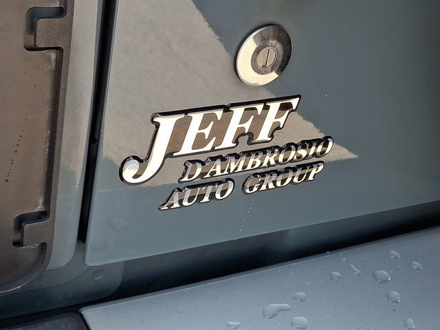 Used 2014 Jeep Wrangler Unlimited Sahara w/ Dual Top Group AWD/4WD image 35