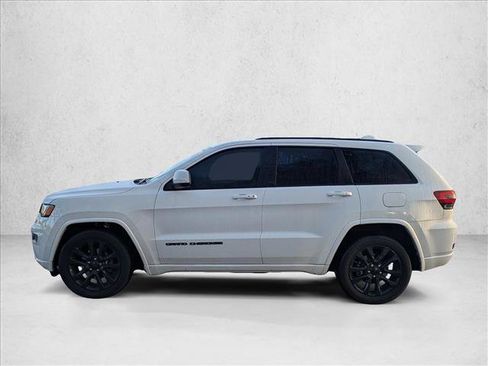 Used 2018 Jeep Grand Cherokee Altitude RWD image 2