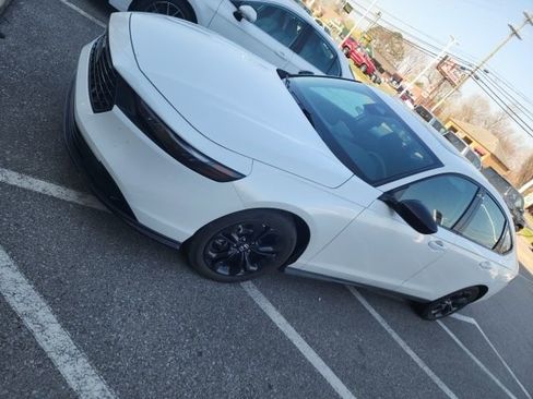 Used 2025 Honda Accord SE image 2