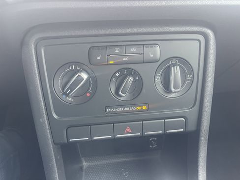 Used 2013 Volkswagen Beetle TDI image 18