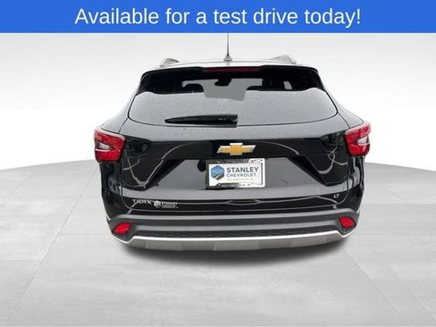 Used 2024 Chevrolet Trax LT w/ Driver Confidence Package FWD image 3