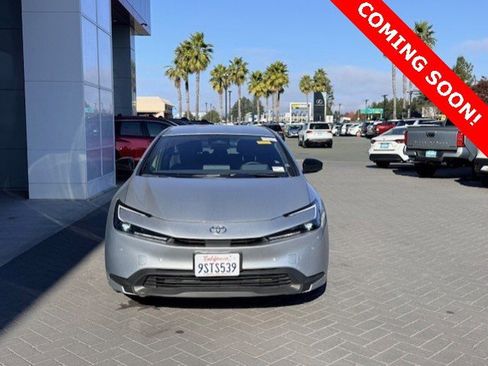 Used 2025 Toyota Prius LE image 2