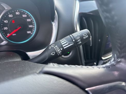 Used 2020 Chevrolet Traverse LT image 26