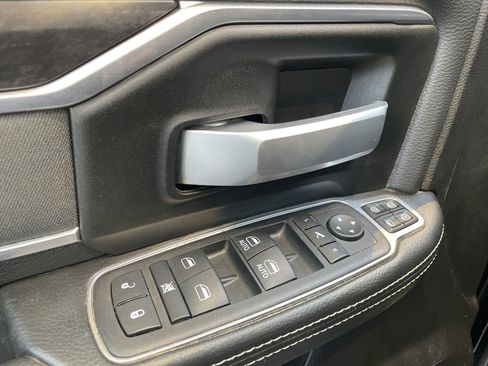 Used 2024 RAM 3500 Big Horn w/ Sport Appearance Package AWD/4WD image 17