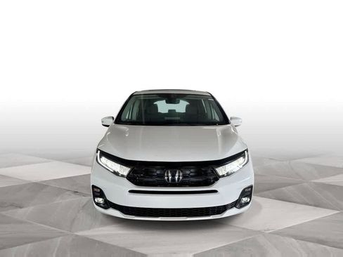 New 2026 Honda Odyssey Touring image 3