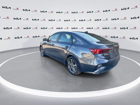 Used 2022 Kia Forte LXS FWD image 6