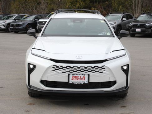 New 2026 Toyota Crown Signia XLE image 2