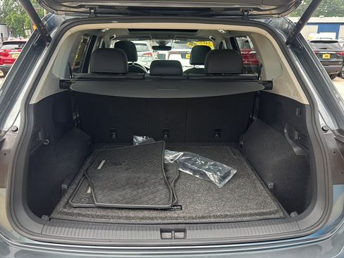 Used 2022 Volkswagen Tiguan SE AWD/4WD image 24
