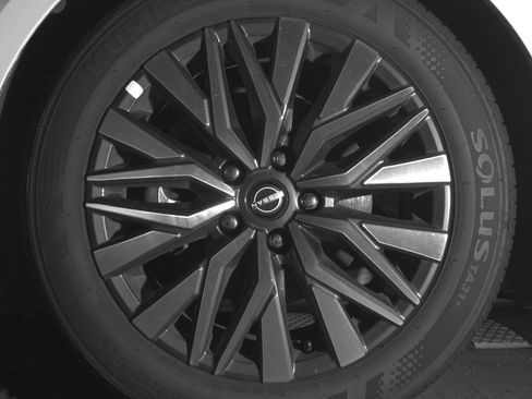 Used 2025 Nissan Altima 2.5 SV image 11