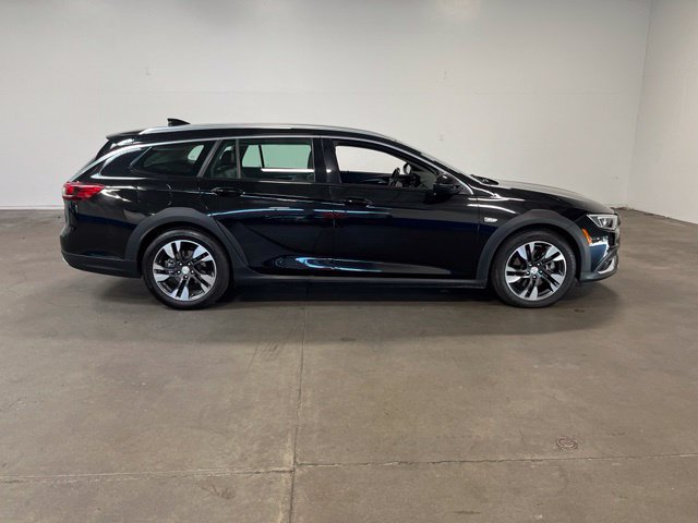 Used 2018 Buick Regal Essence w/ Sights and Sounds Package AWD/4WD image 2