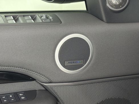 New 2026 Land Rover Discovery S image 21