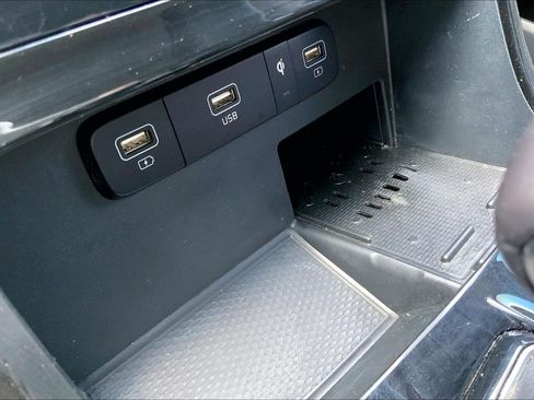 Used 2024 Kia Carnival EX FWD image 35