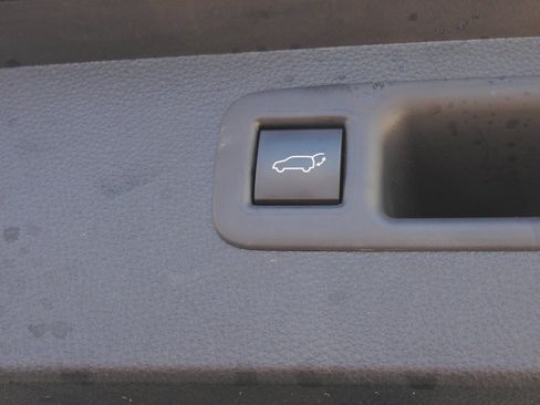 Used 2022 Toyota Highlander XLE image 17