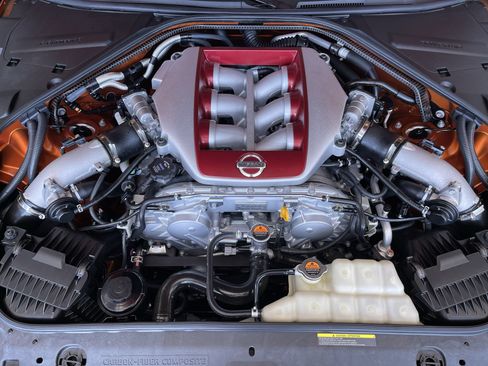 Used 2018 Nissan GT-R Premium w/ Premium Interior Package AWD/4WD image 28