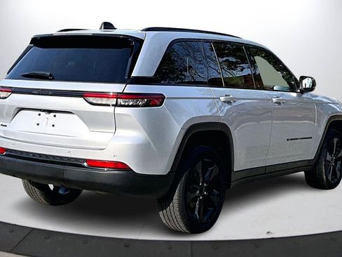 Certified 2023 Jeep Grand Cherokee Altitude image 9