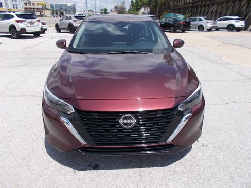 Used 2024 Nissan Sentra SV FWD image 2