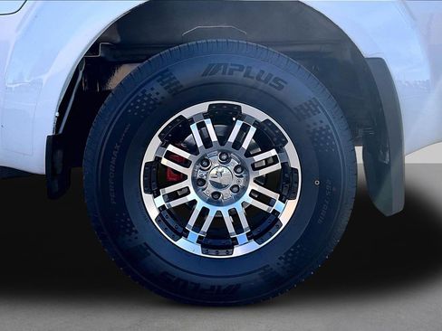 Used 2018 Nissan Frontier SV image 8