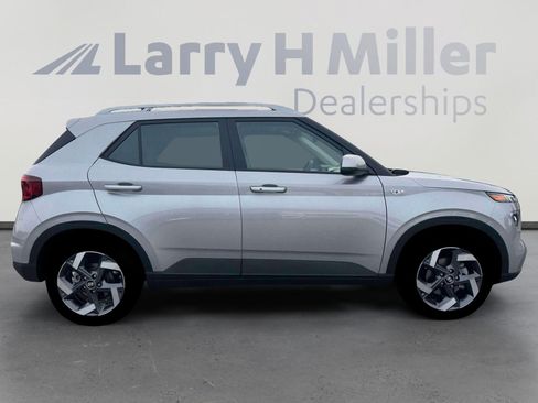 New 2026 Hyundai Venue SEL FWD image 9