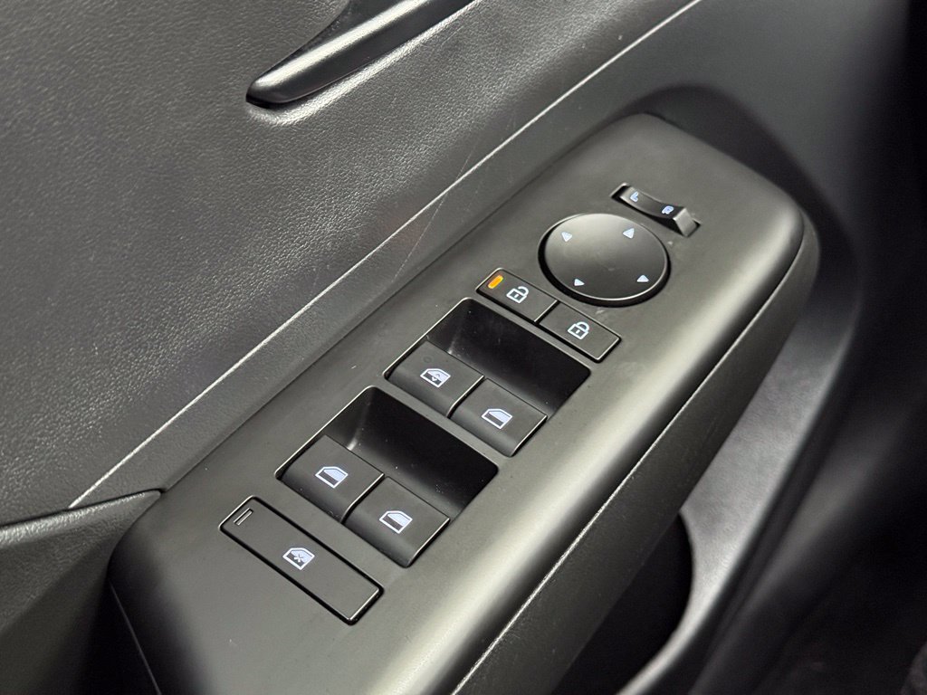 Used 2025 Hyundai Kona SEL FWD image 18