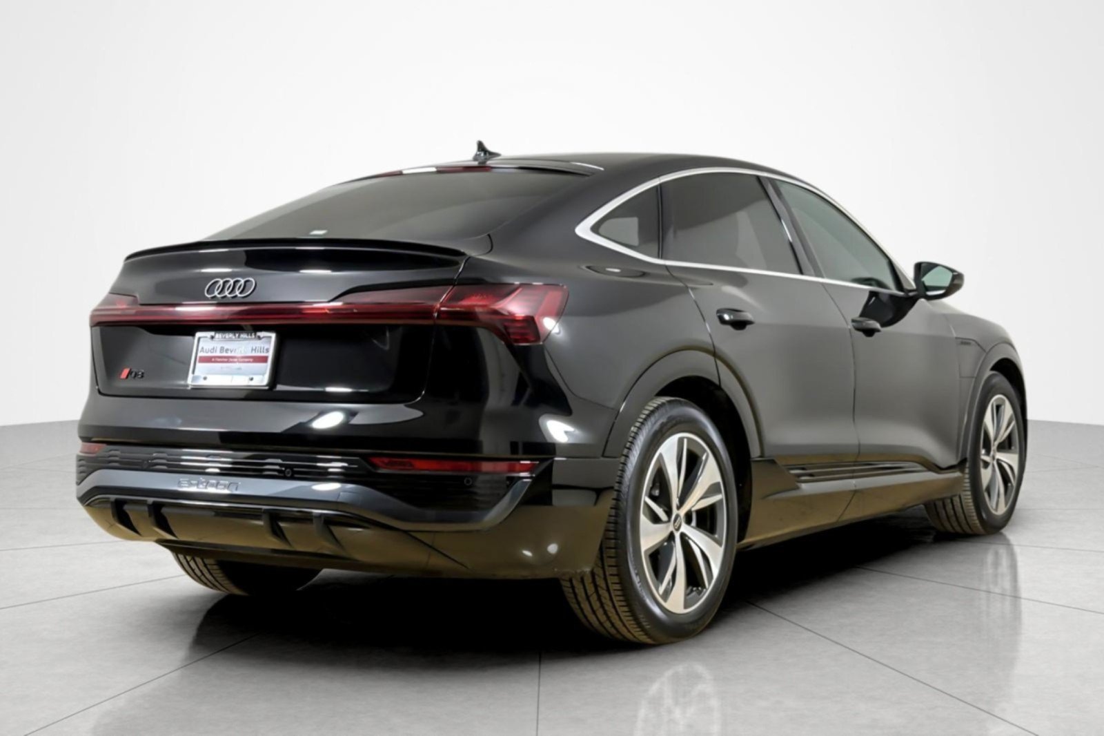 Used 2024 Audi Q8 e-tron Premium AWD/4WD image 5