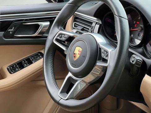 Used 2021 Porsche Macan AWD/4WD image 31