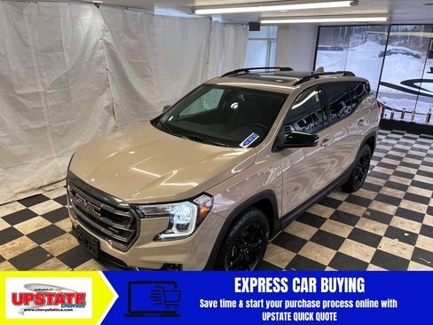 Used 2022 GMC Terrain AT4 image 4