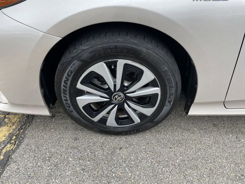 Used 2017 Toyota Prius Prime Premium image 9