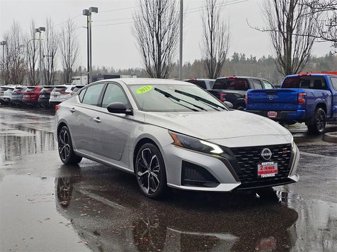 Used 2023 Nissan Altima 2.5 SR image 3