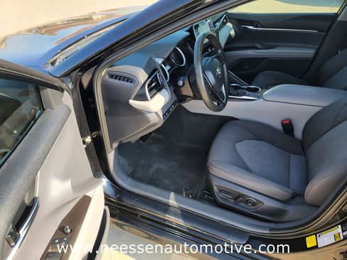 Used 2022 Toyota Camry LE image 13