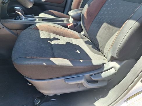 Used 2021 Nissan Kicks SR image 10