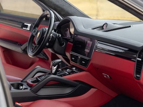 Used 2023 Porsche Cayenne Turbo GT image 40