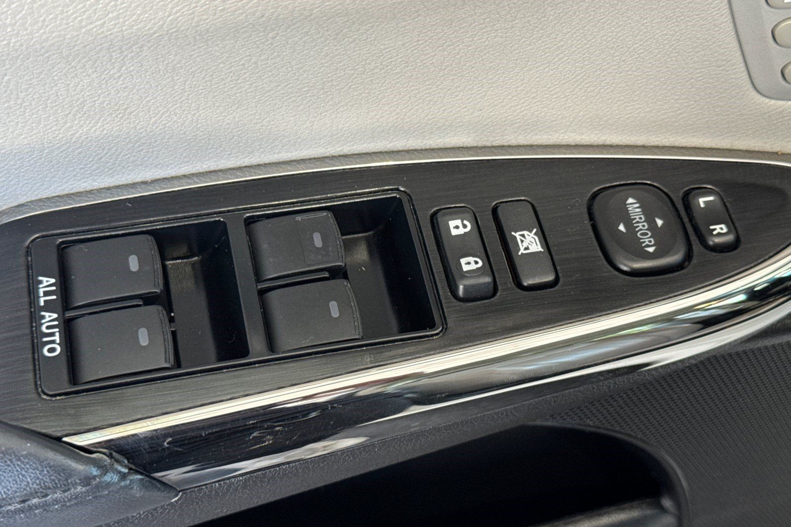 Used 2016 Toyota Avalon Limited FWD image 13
