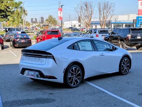 New 2026 Toyota Prius XSE image 2