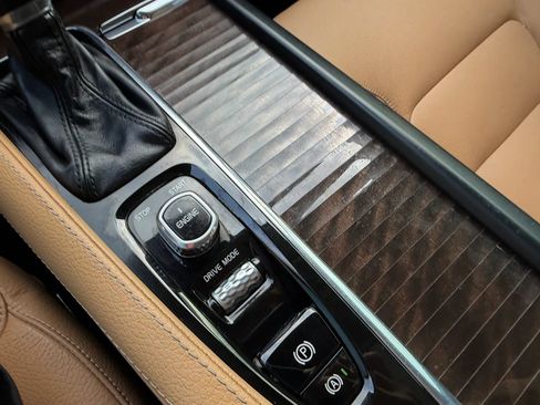 Used 2016 Volvo XC90 T6 Momentum w/ Momentum Plus Package AWD/4WD image 23