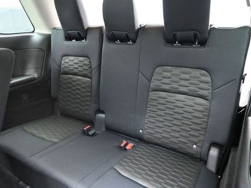 Used 2025 Nissan Pathfinder SV FWD image 20
