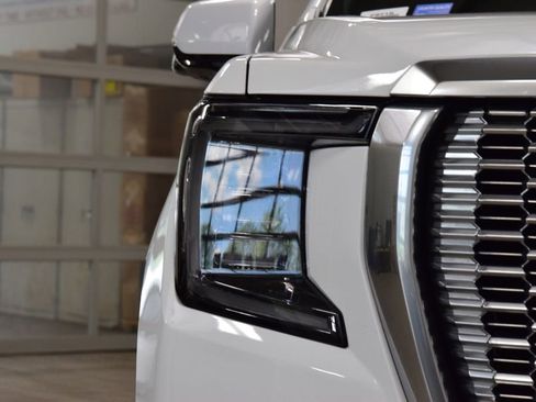 Used 2023 GMC Yukon XL Denali w/ Denali Reserve Package AWD/4WD image 12